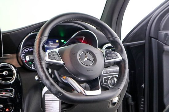 Mercedes-Benz GLC300 interior 4Matic 2023 року