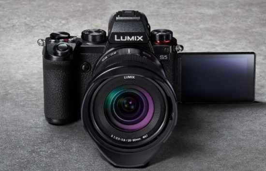 Panasonic Lumix-S5 із комплектним об’єктивом